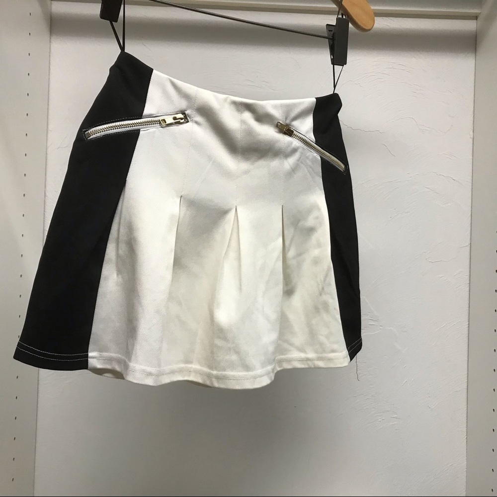 Coincident & chance white/Black skirt